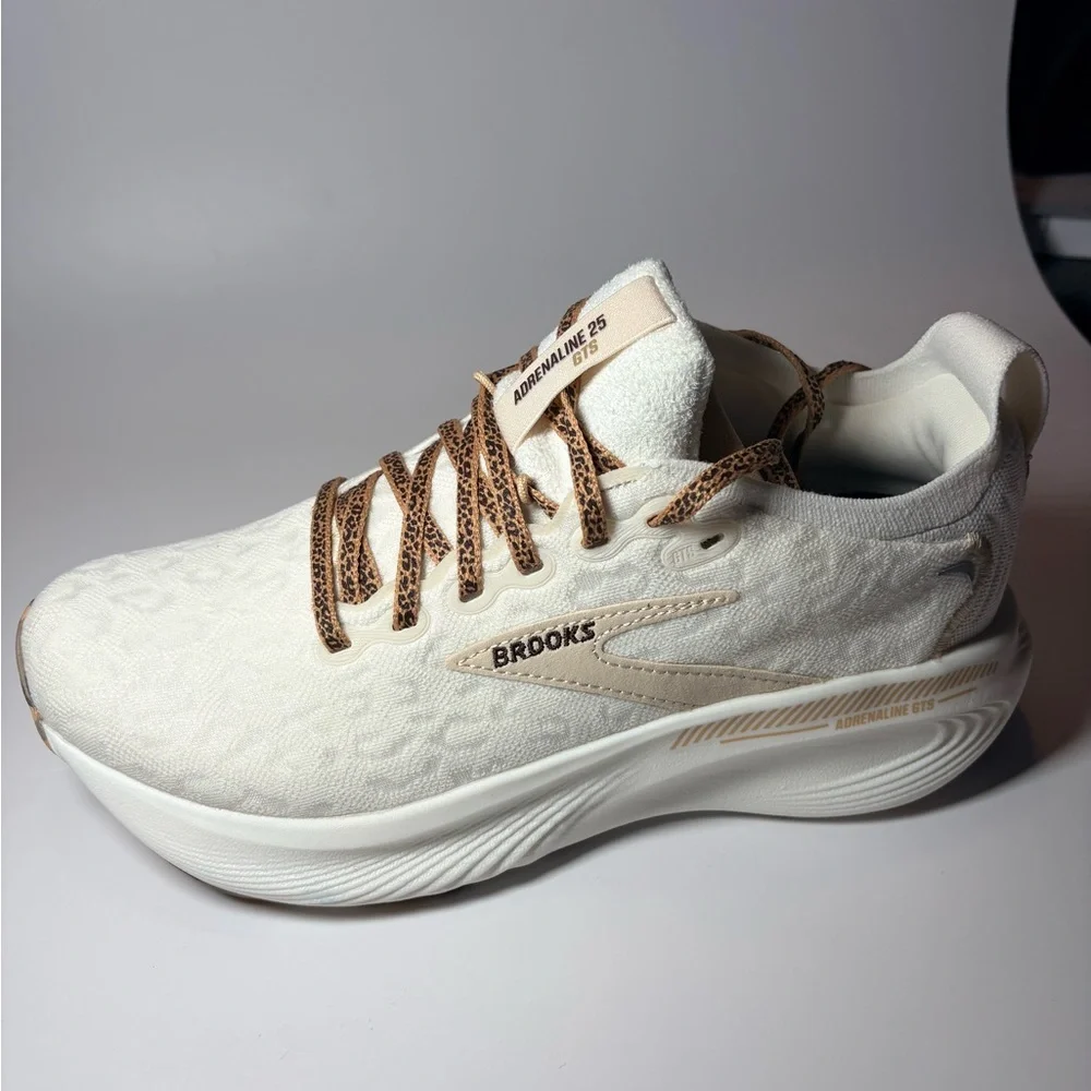 Brand New In Box Brooks Adrenaline GTS 25 Womens Size 7 Cream and Tan Accents - Picture 10 of 15